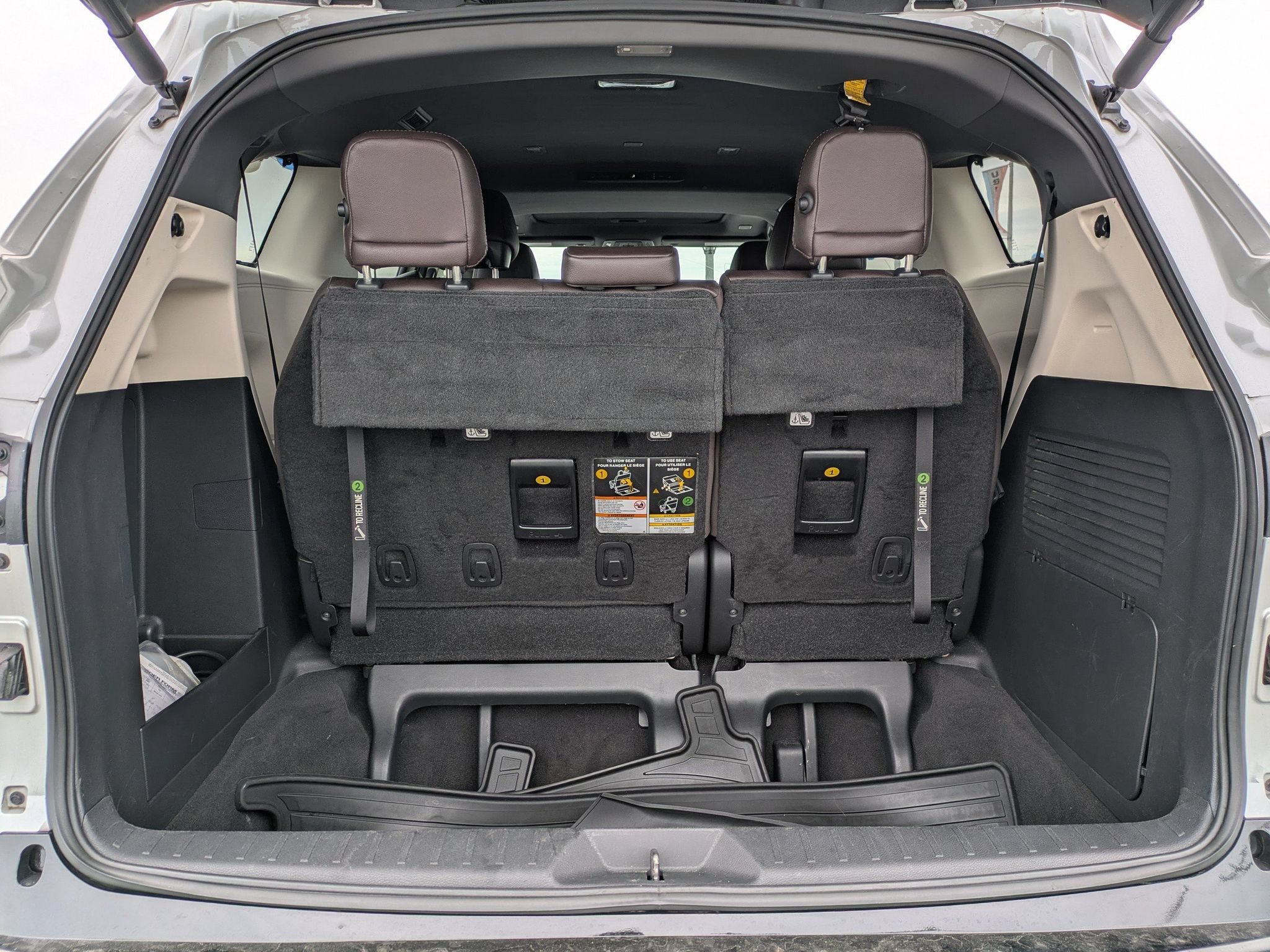 Used 2022 Toyota Sienna Platinum FWD image 14