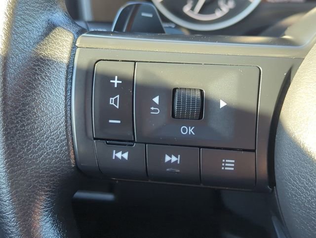 Used 2024 Nissan Rogue S image 15