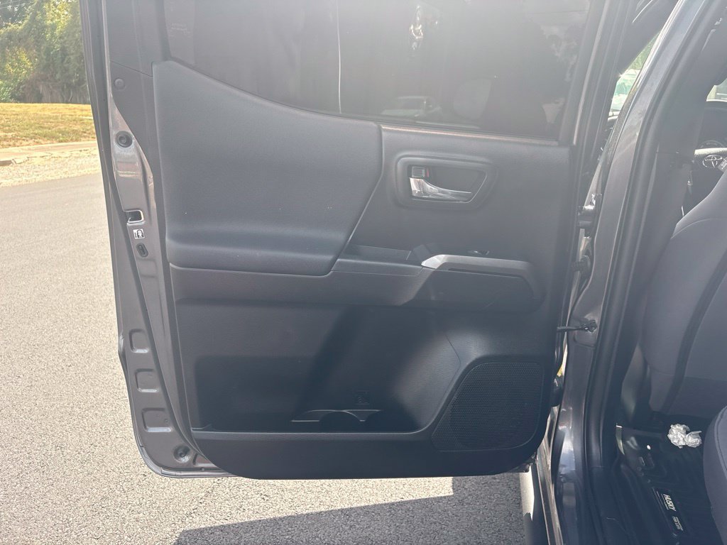 Used 2019 Toyota Tacoma TRD Off-Road AWD/4WD image 21