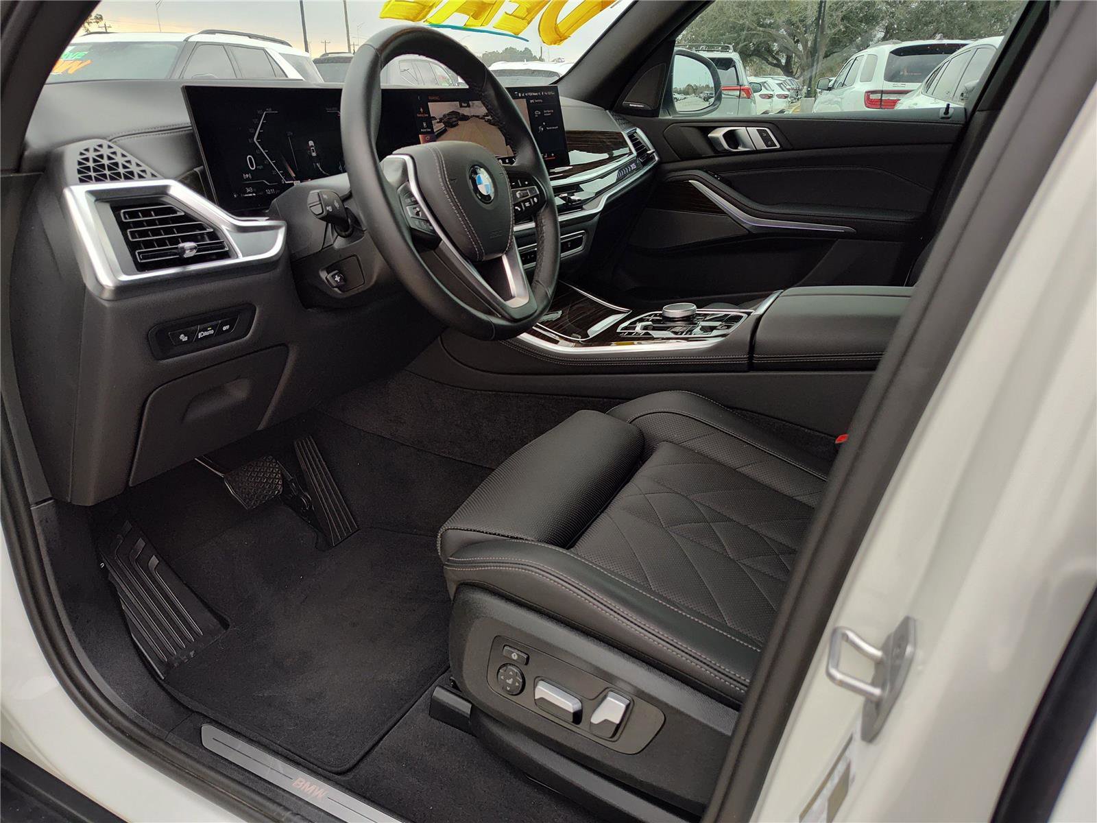 Certified 2025 BMW X5 sDrive40i w/ Premium Package RWD image 2