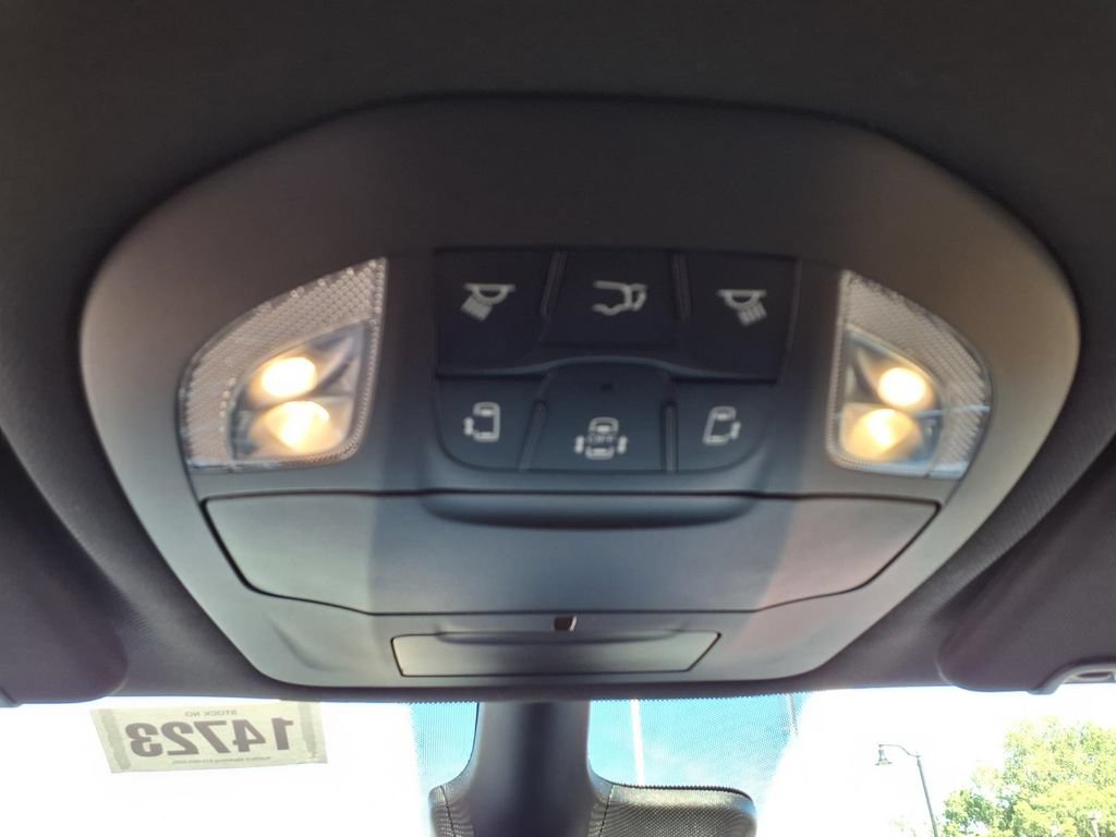 New 2027 Chrysler Pacifica Select AWD/4WD image 33