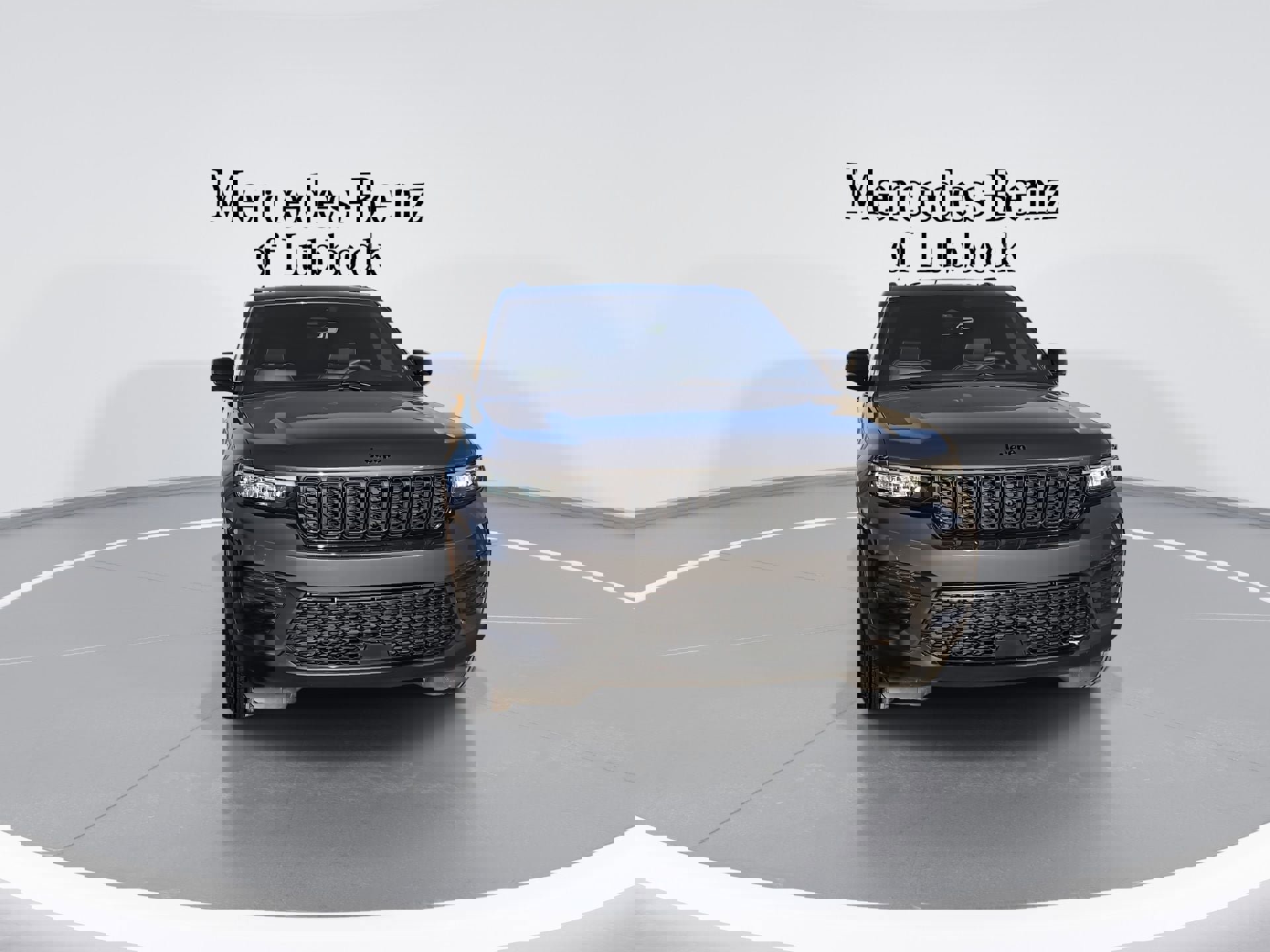 Used 2025 Jeep Grand Cherokee Altitude image 2