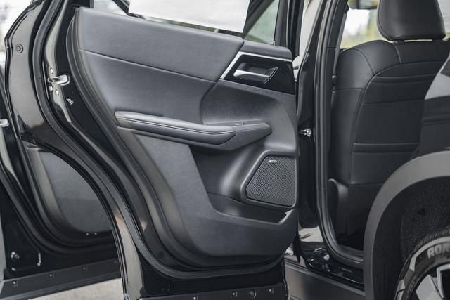 New 2025 Mitsubishi Outlander SE image 36
