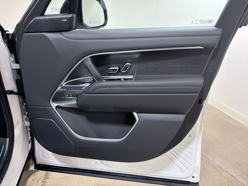 New 2026 Land Rover Range Rover Long Wheelbase SE AWD/4WD image 23