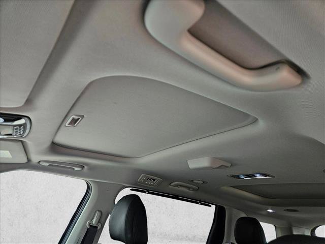 Used 2025 Kia Carnival SX FWD image 13