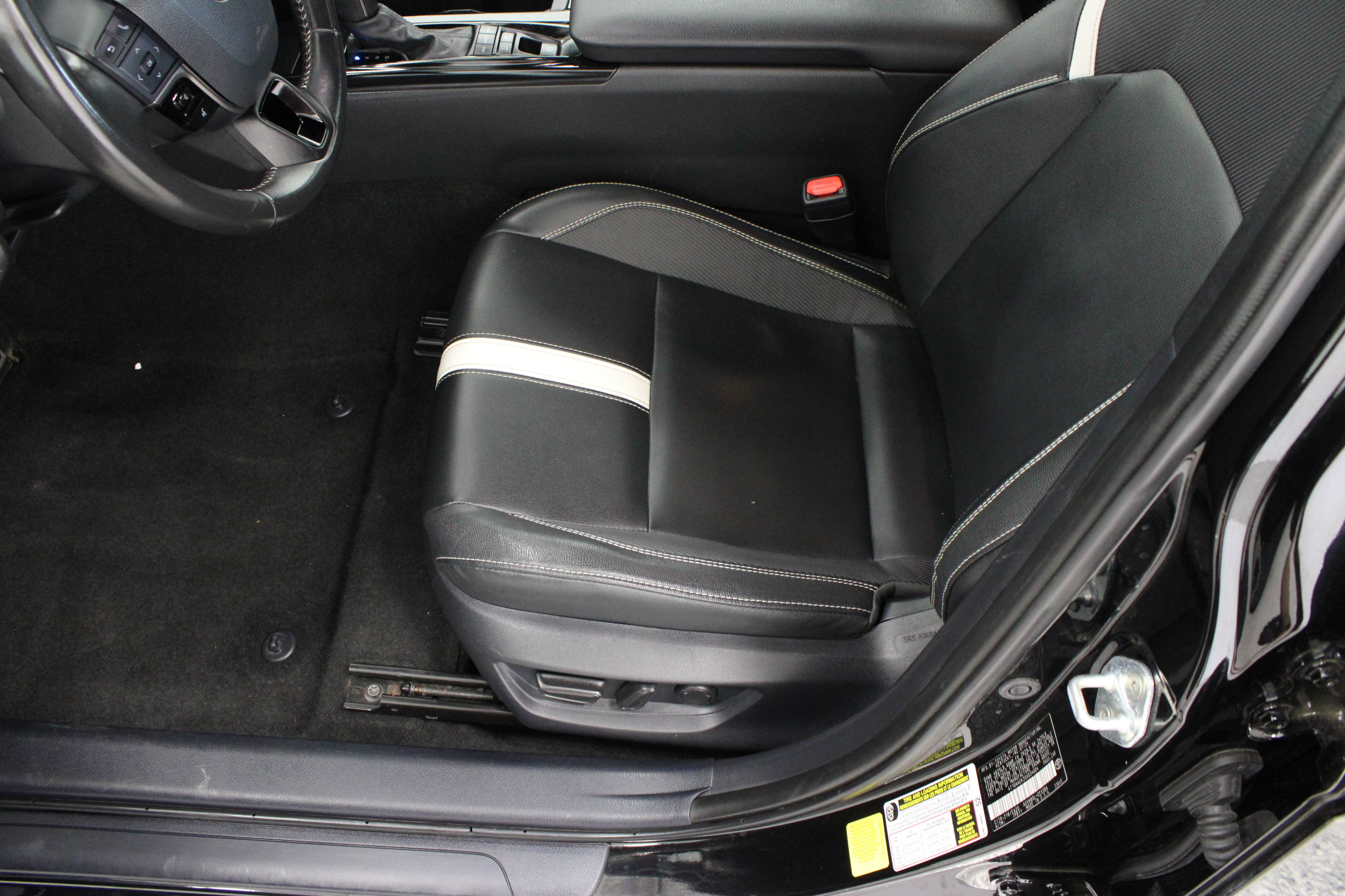 Used 2025 Toyota Camry SE FWD image 15