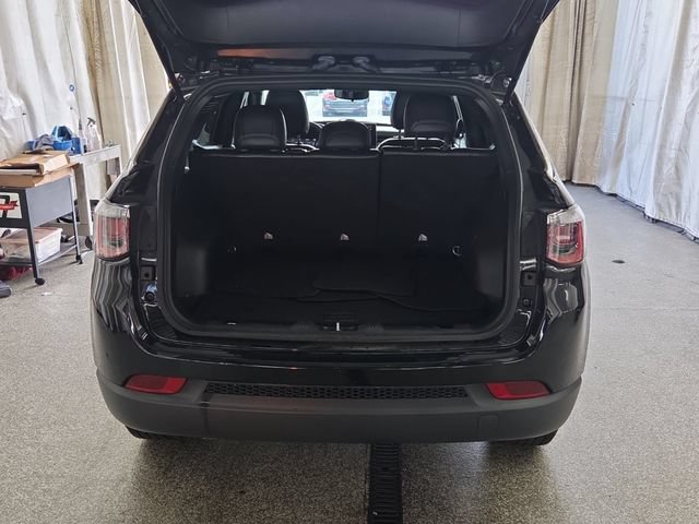 Used 2023 Jeep Compass Latitude AWD/4WD image 4