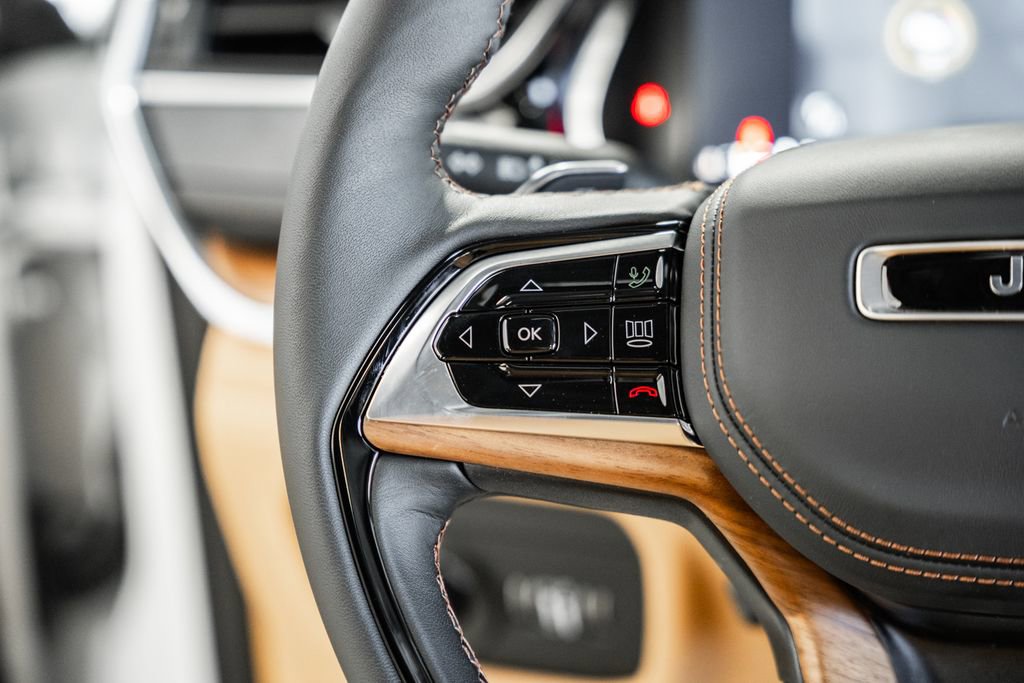 New 2025 Jeep Grand Cherokee Summit image 28