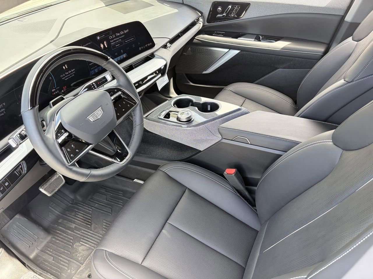 Used 2025 Cadillac Optiq Sport 2 w/ LPO, Floor Liner Package AWD/4WD image 18