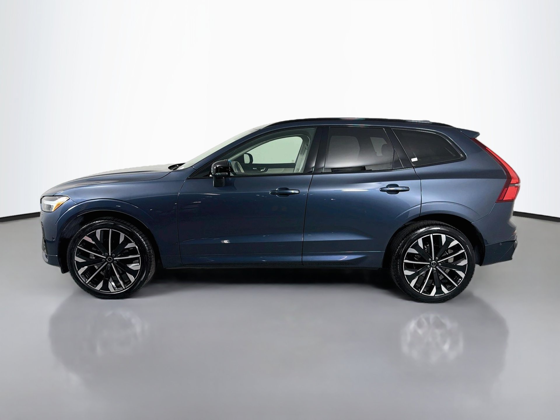Certified 2026 Volvo XC60 B5 Ultra AWD/4WD image 9