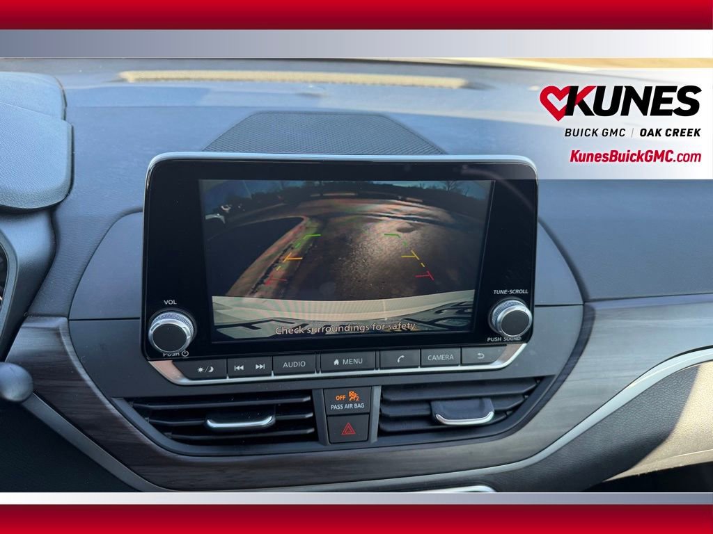 Used 2025 Nissan Altima 2.5 SV FWD image 24