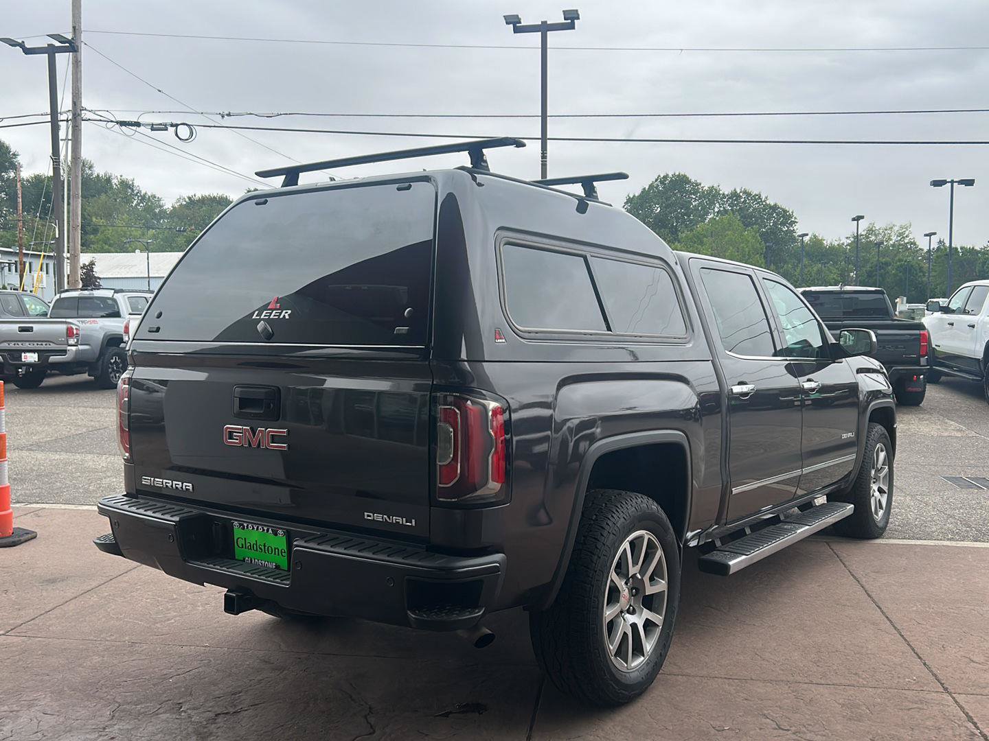 Used 2016 GMC Sierra 1500 Denali w/ Enhanced Driver Alert Package AWD/4WD image 5