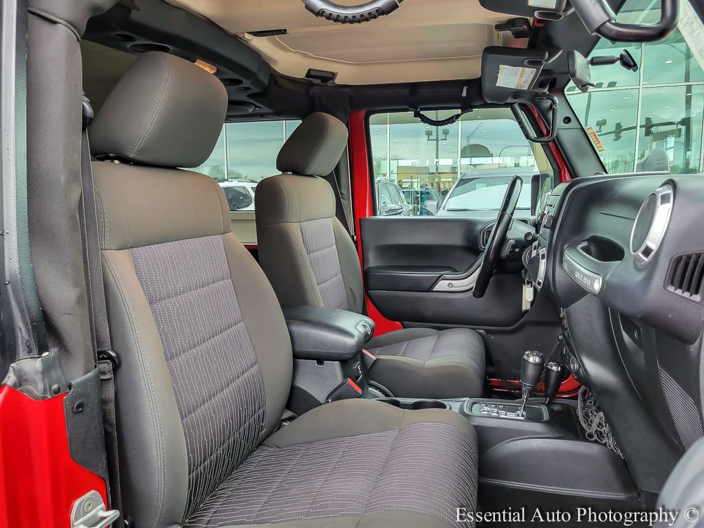 Used 2012 Jeep Wrangler Sahara w/ Connectivity Group AWD/4WD image 19