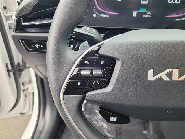Used 2023 Kia Niro EX image 19