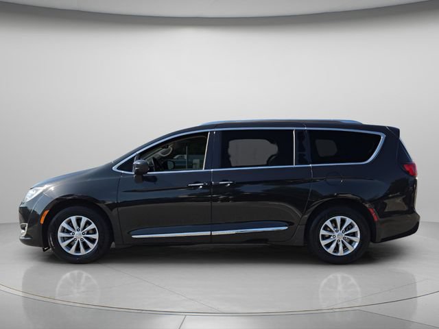 Used 2019 Chrysler Pacifica Touring-L FWD image 3