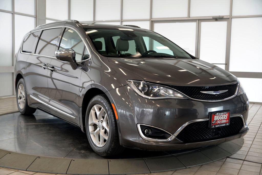 Used 2019 Chrysler Pacifica Limited w/ Advanced Safetytec Group image 2