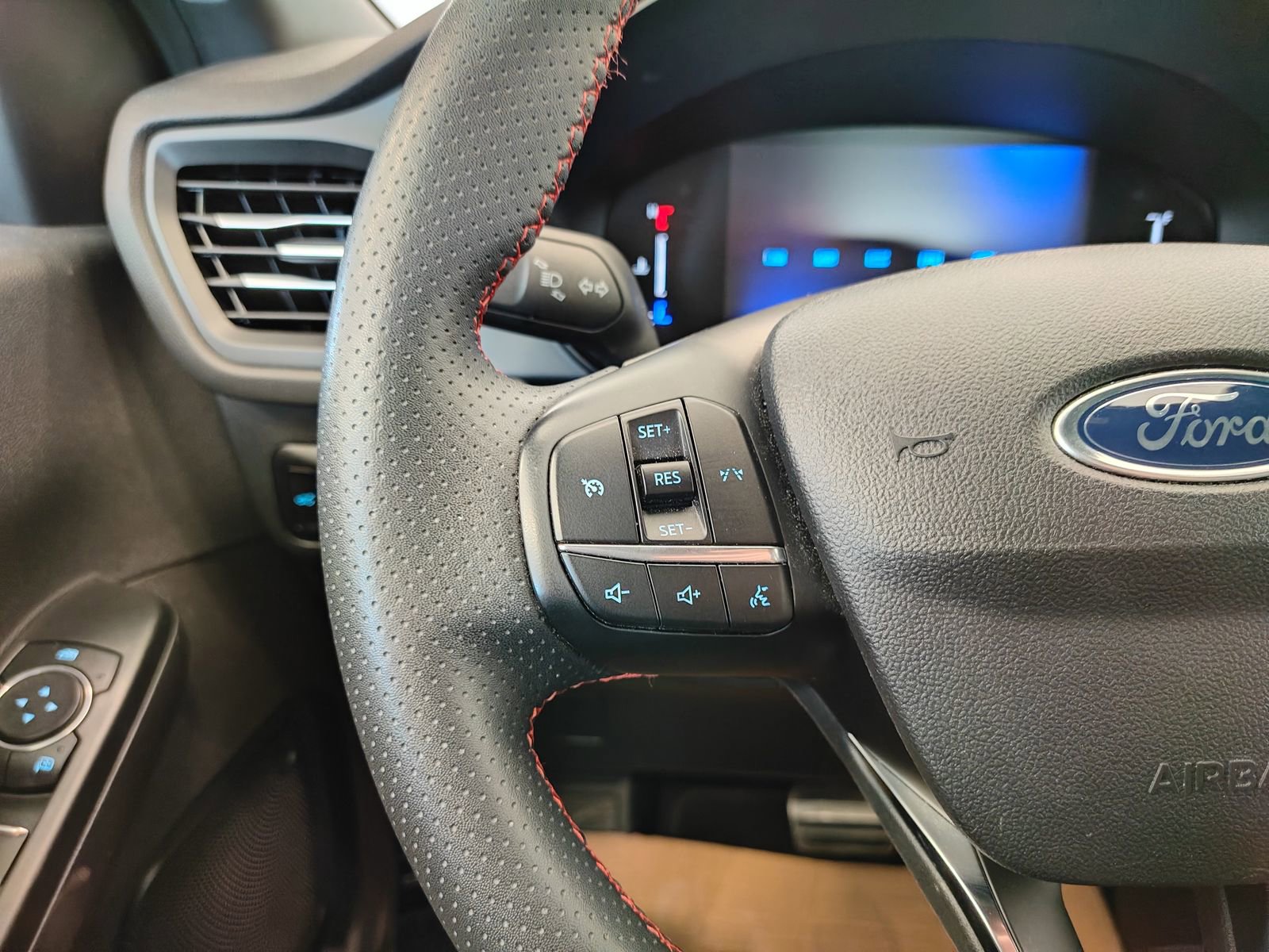 Used 2024 Ford Escape ST-Line image 12