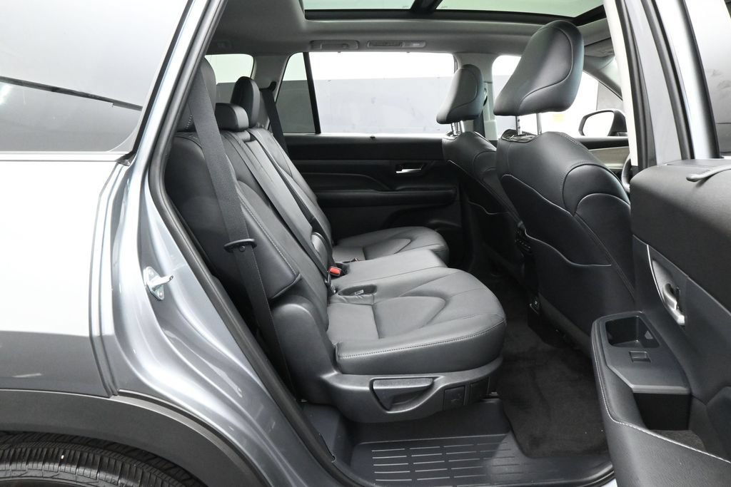 Used 2025 Toyota Grand Highlander AWD image 41