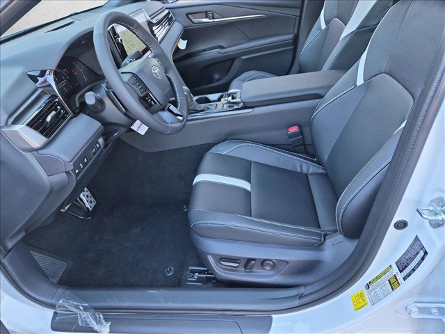 New 2027 Toyota Camry SE w/ Multimedia Upgrade Package FWD image 4