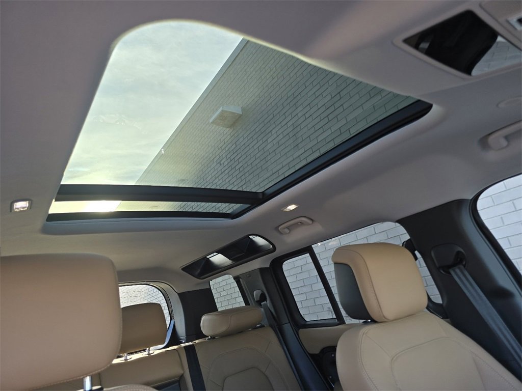 New 2025 Land Rover Defender 110 S image 3