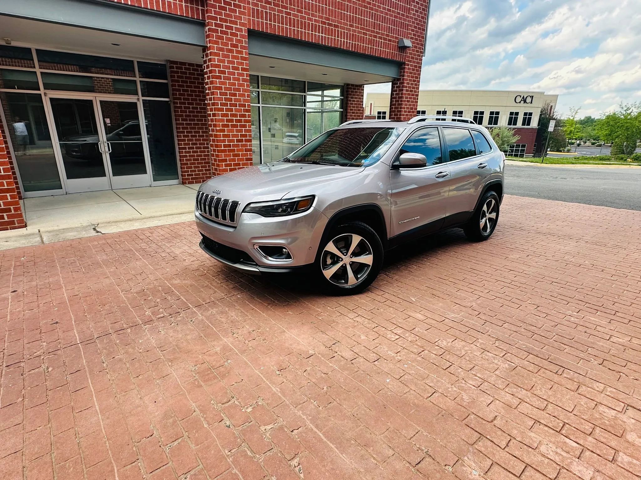 Used 2021 Jeep Cherokee Limited w/ Mopar Interior Package AWD/4WD image 3