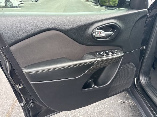 Used 2017 Jeep Cherokee Sport FWD image 12