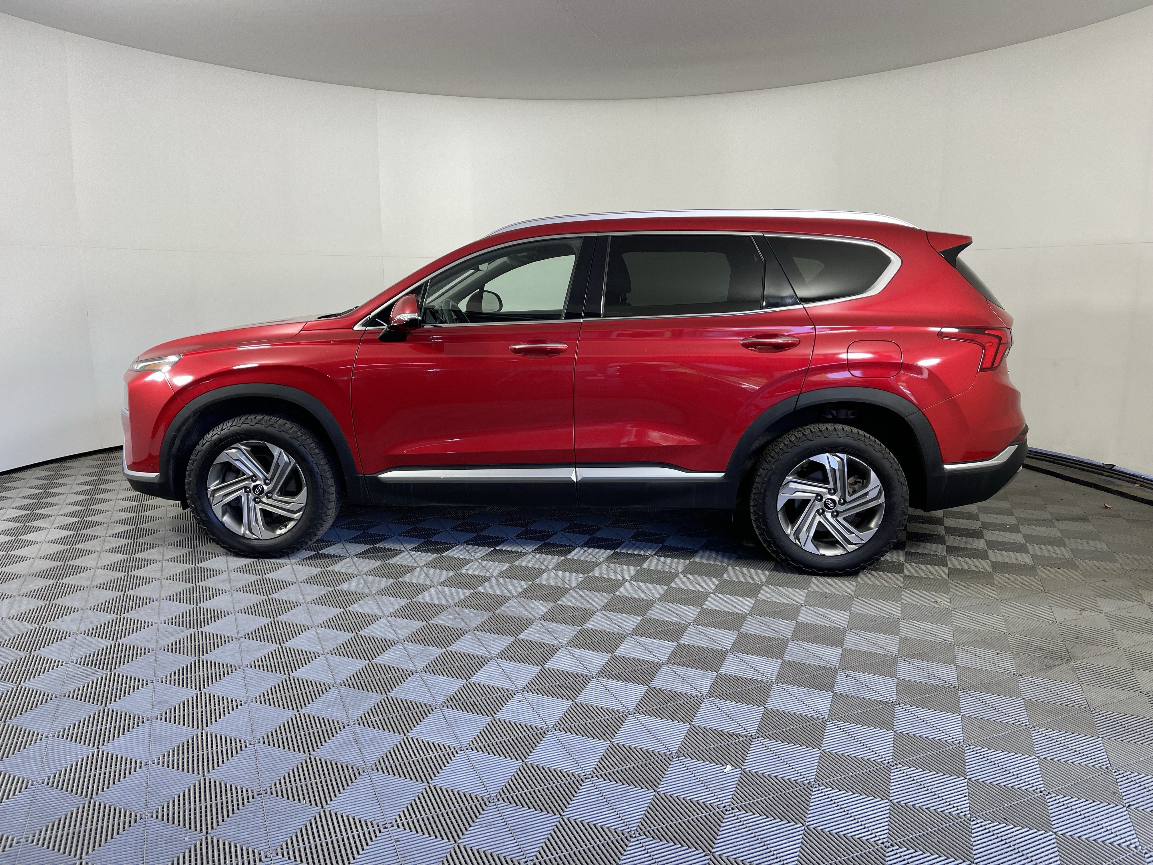 Used 2021 Hyundai Santa Fe SEL w/ Convenience Package AWD/4WD image 2