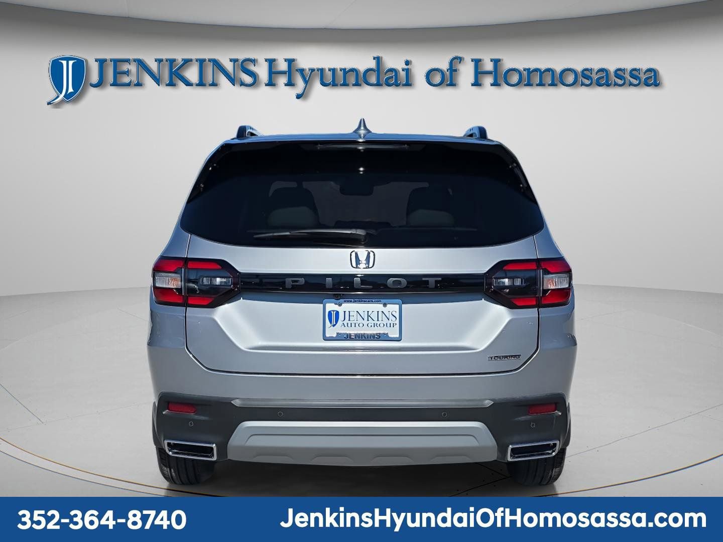 Used 2025 Honda Pilot Touring image 4