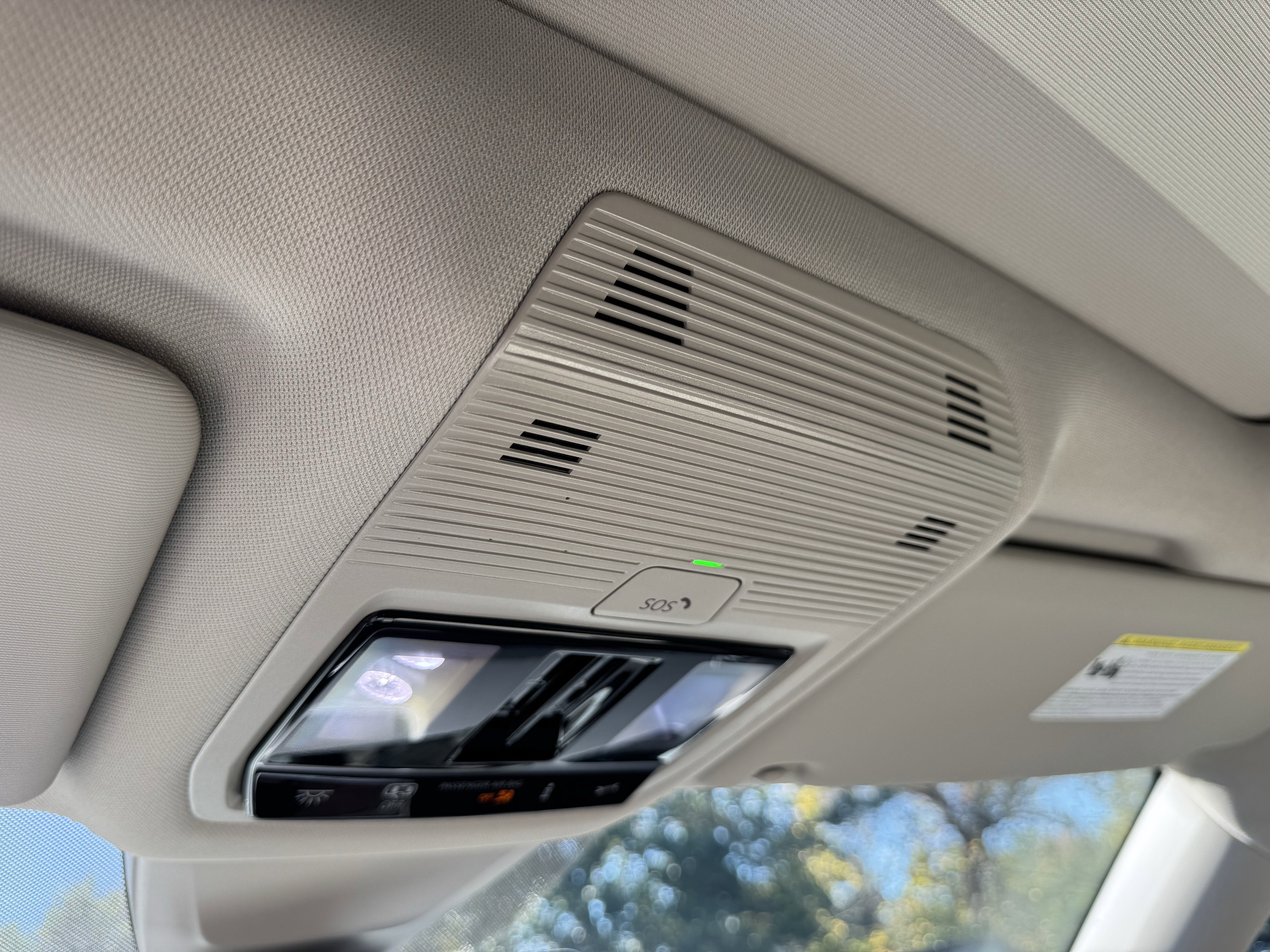 Used 2025 Volkswagen Atlas SE image 31