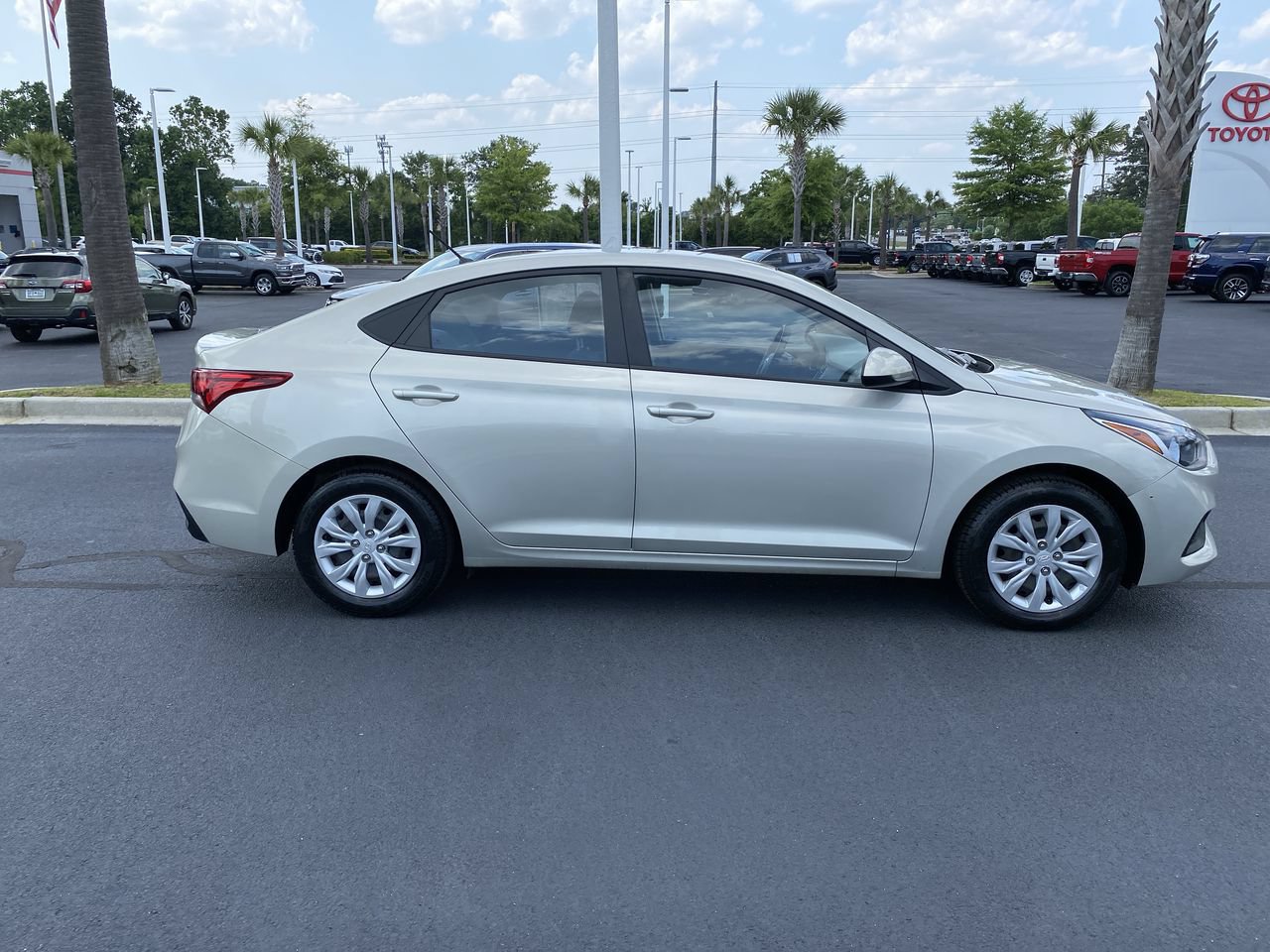 Used 2019 Hyundai Accent SE FWD image 3