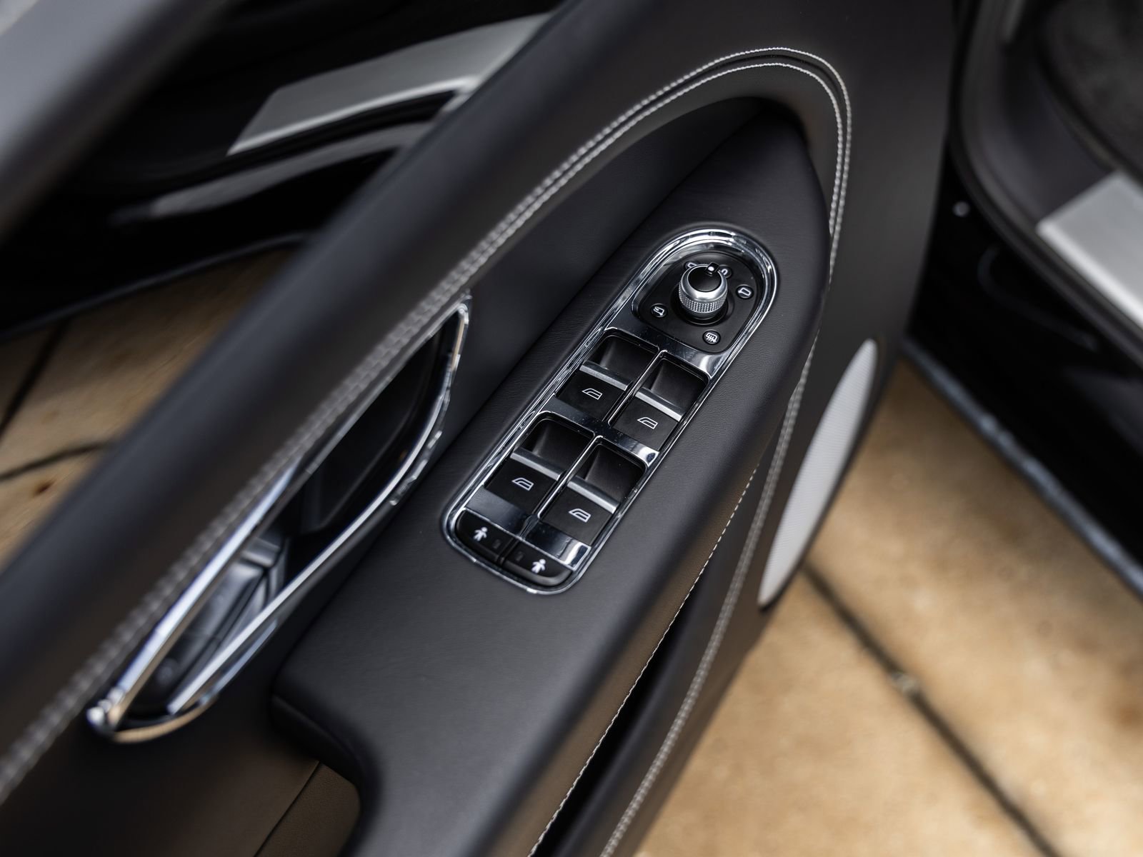 Used 2023 Bentley Bentayga AWD/4WD image 21