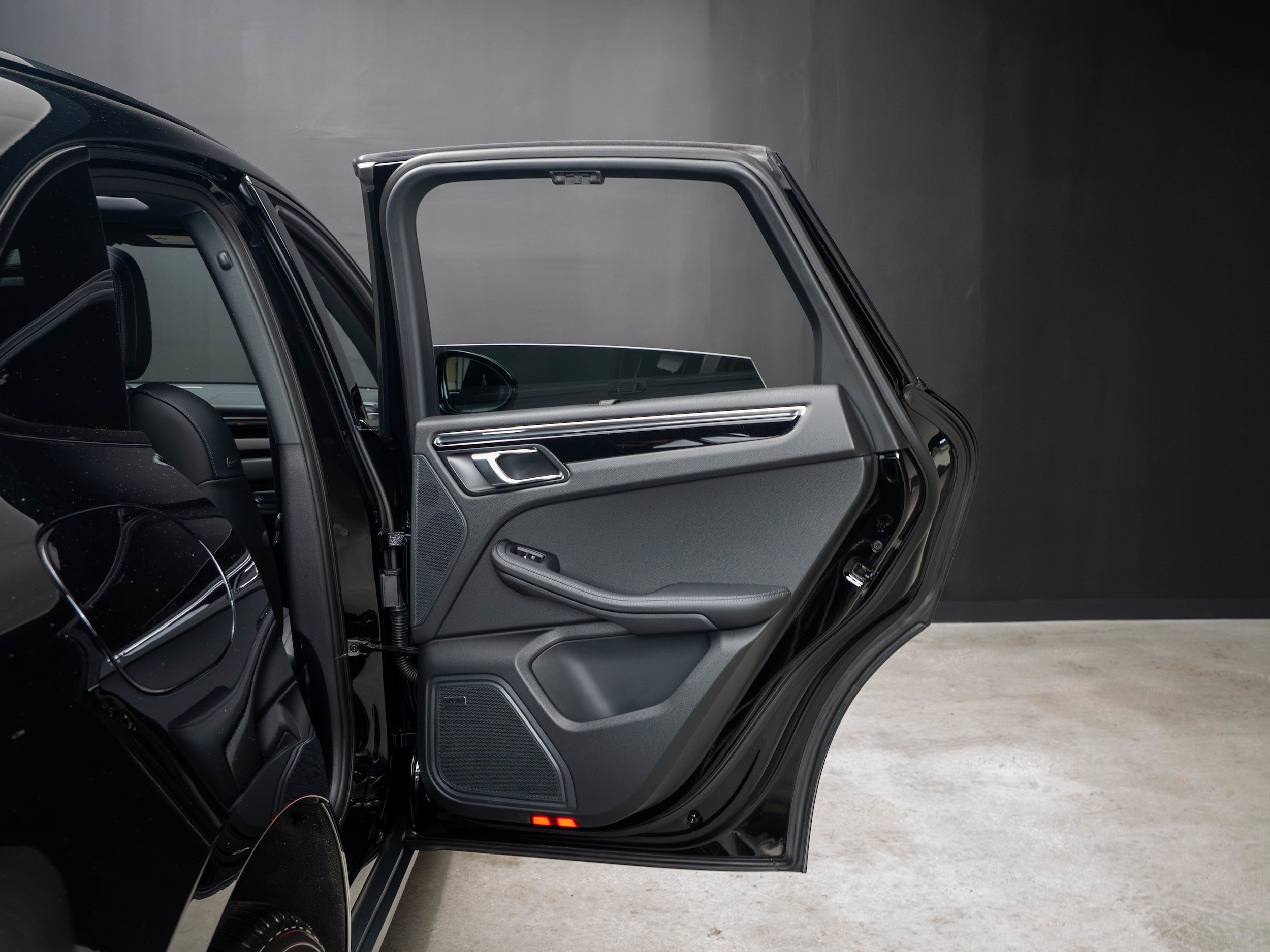 Certified 2026 Porsche Macan AWD/4WD image 42