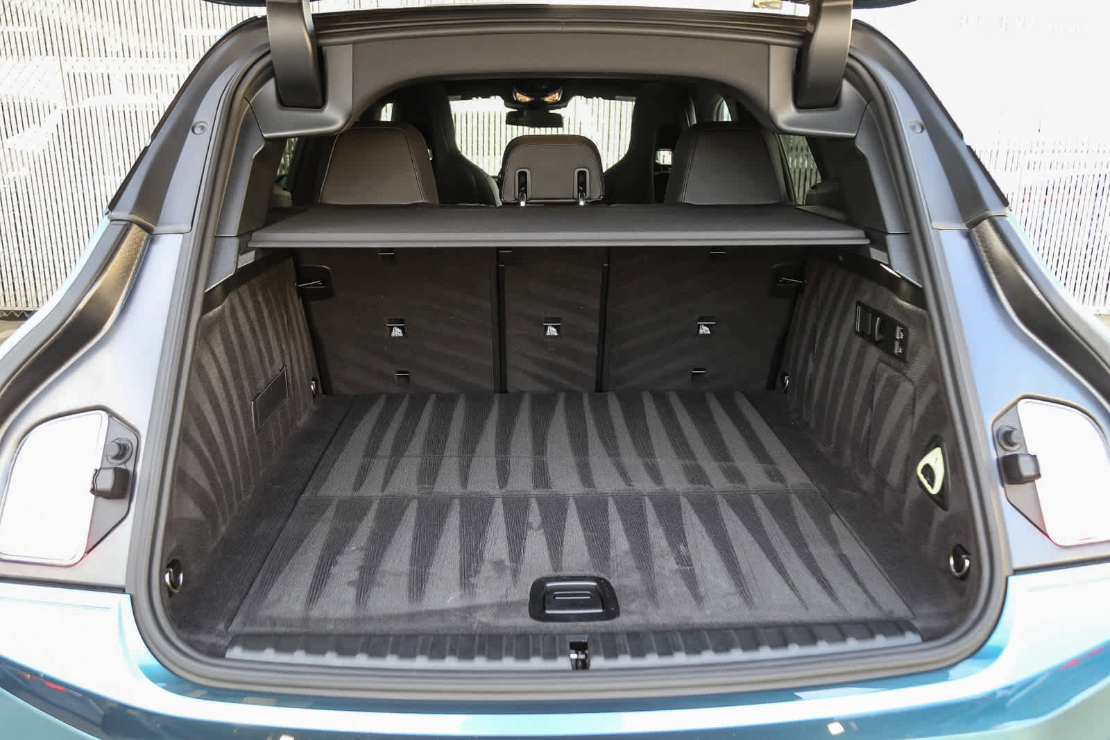 Used 2025 BMW iX xDrive50 w/ Premium Package image 21