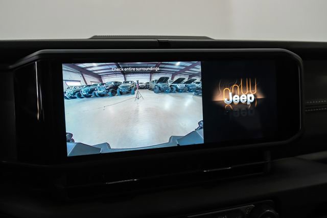 Used 2025 Jeep Gladiator Sport AWD/4WD image 35