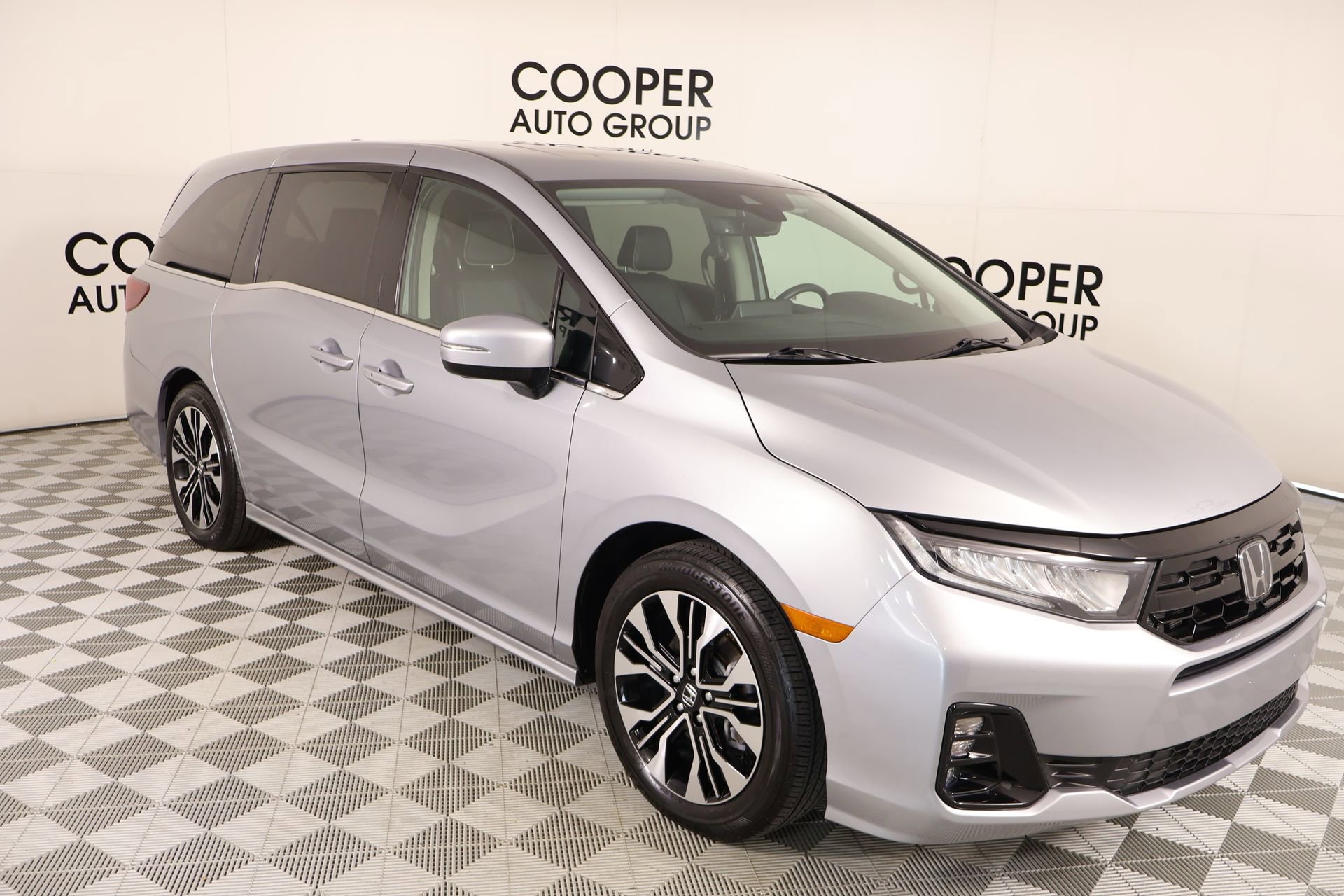 Used 2025 Honda Odyssey Elite image 1