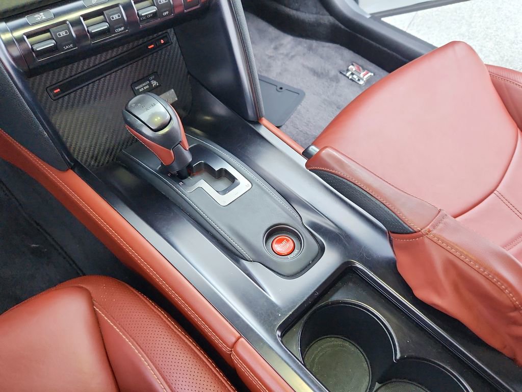 Used 2015 Nissan GT-R Premium image 30