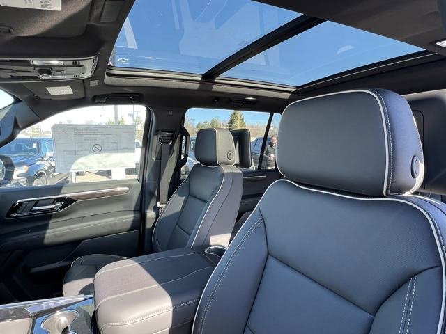 New 2025 Chevrolet Suburban Premier image 19