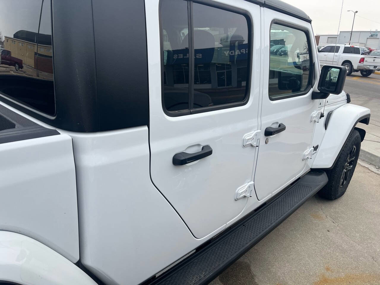 Used 2022 Jeep Gladiator Sport image 12