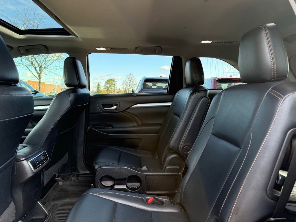 Used 2018 Toyota Highlander XLE AWD/4WD image 15