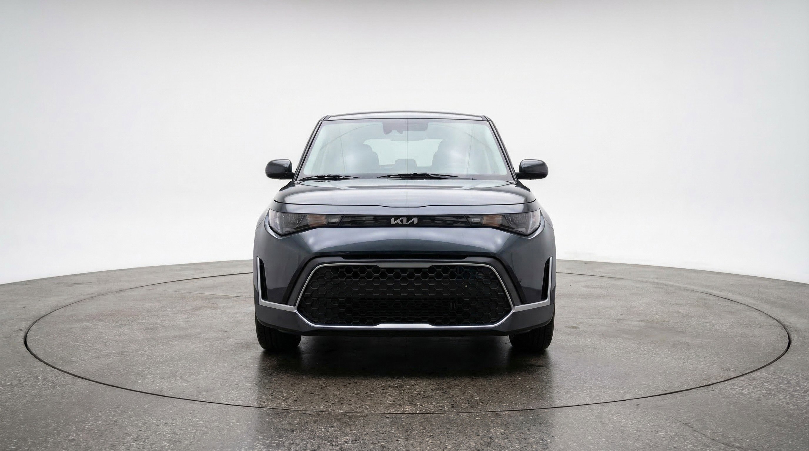 Used 2025 Kia Soul LX w/ LX Technology Package FWD image 2