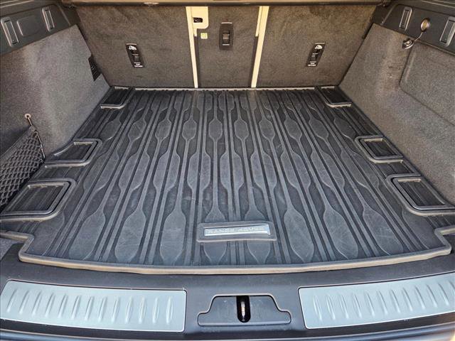 Used 2021 Land Rover Range Rover Velar R-Dynamic S image 6