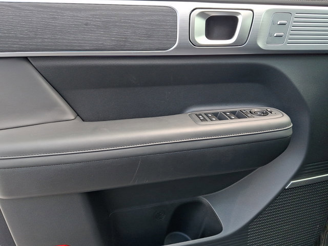 Used 2025 Hyundai Santa Fe Limited AWD/4WD image 12