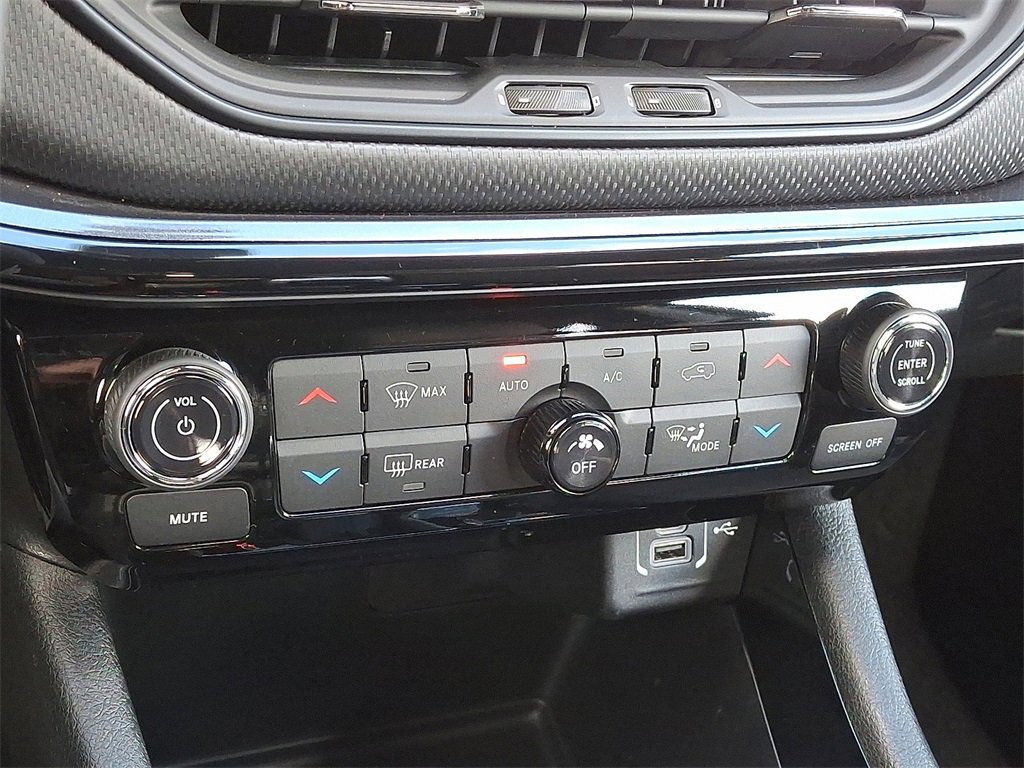 Used 2024 Jeep Compass Latitude w/ Convenience Group image 18