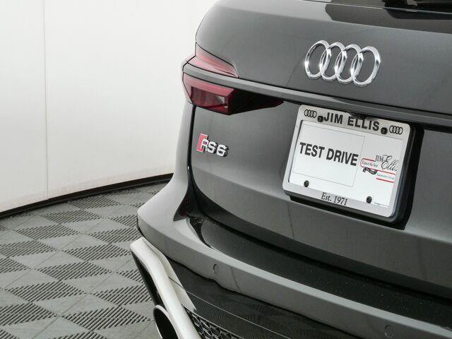 Used 2022 Audi RS 6 AWD/4WD image 38