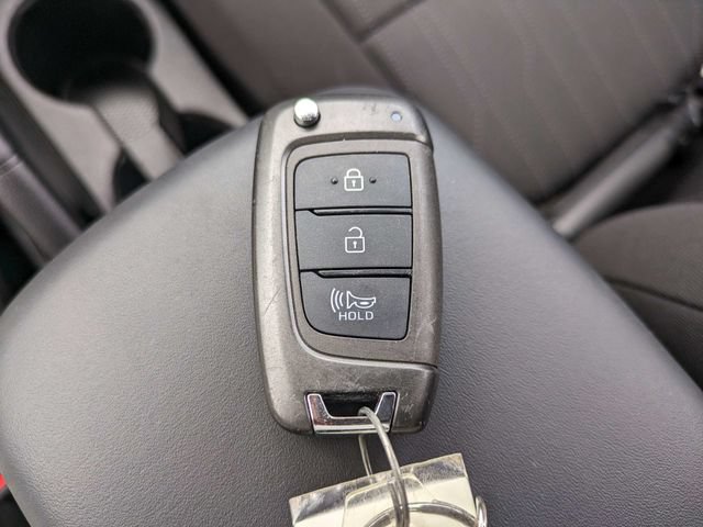 Used 2025 Hyundai Venue SE FWD image 28