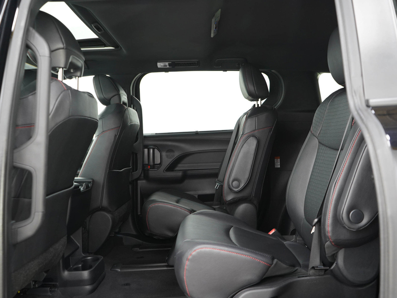 Used 2025 Toyota Sienna XSE AWD/4WD image 16