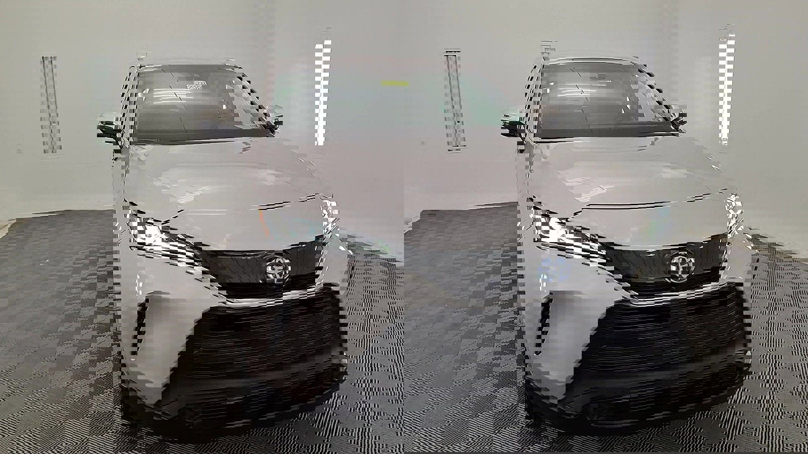 Certified 2023 Toyota Venza LE image 7