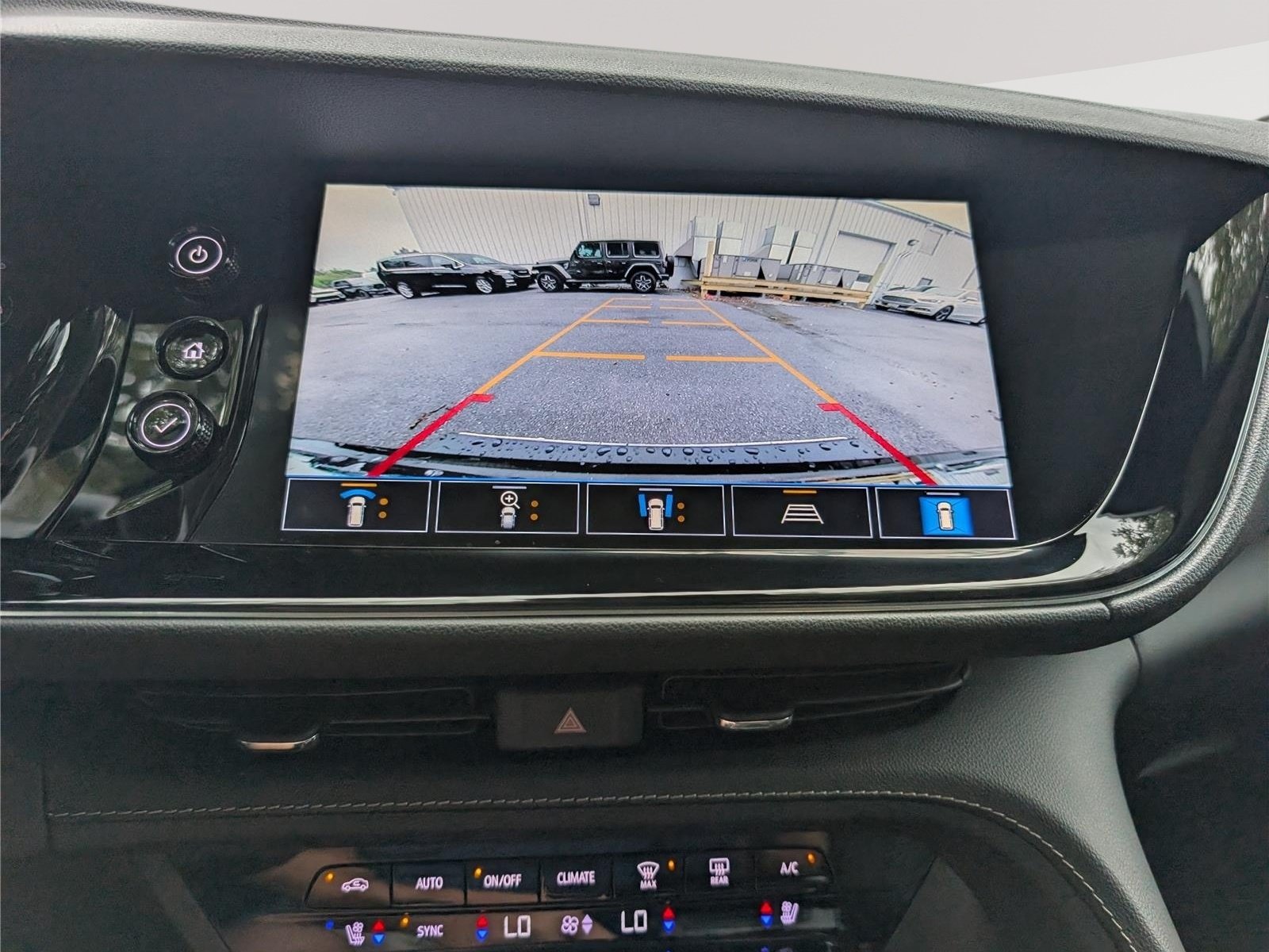 Used 2021 Buick Envision Avenir w/ Technology Package II AWD/4WD image 31