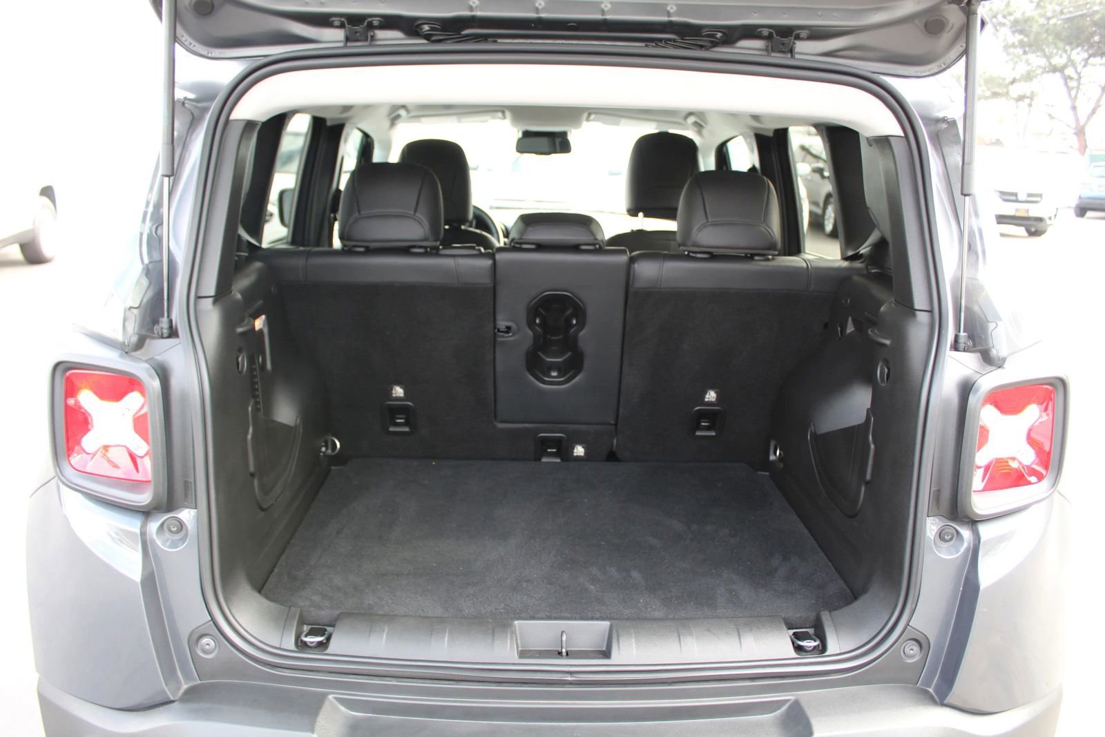 Used 2022 Jeep Renegade Trailhawk image 13