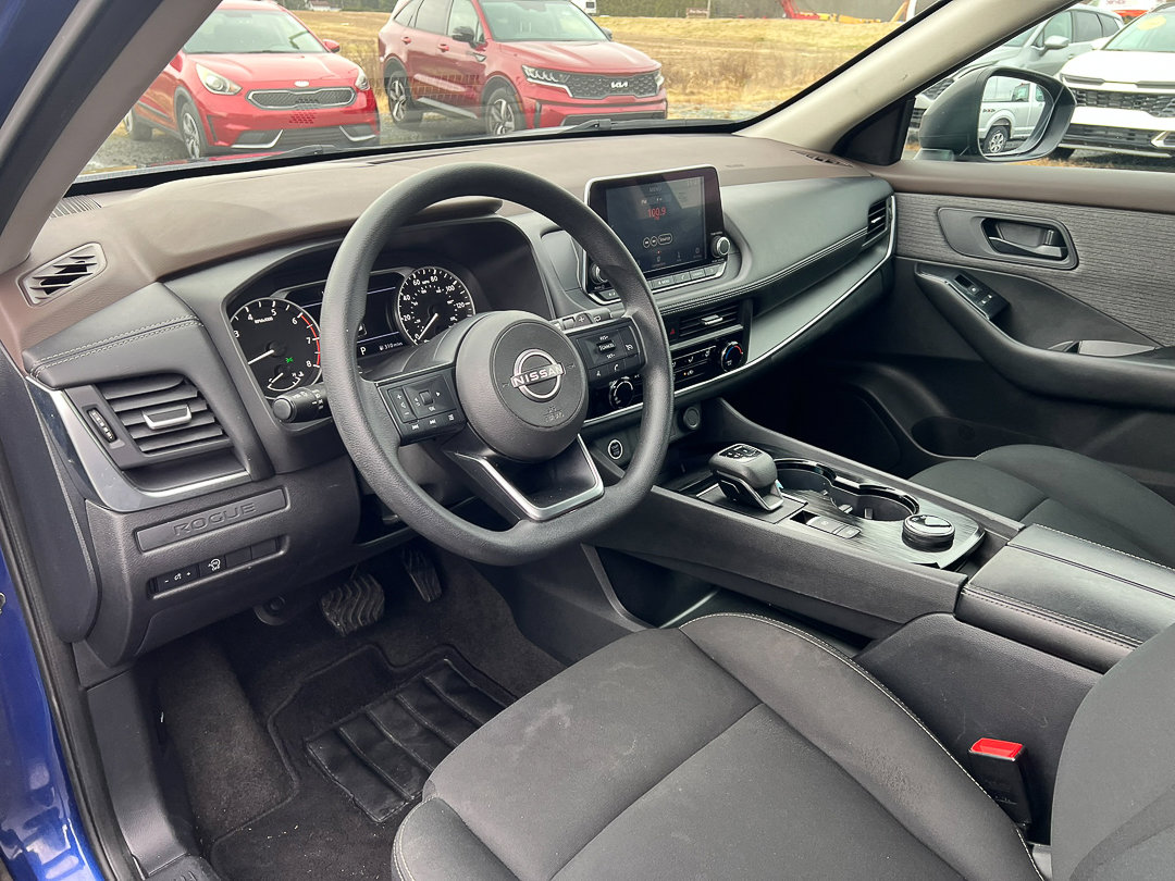 Used 2023 Nissan Rogue S image 14